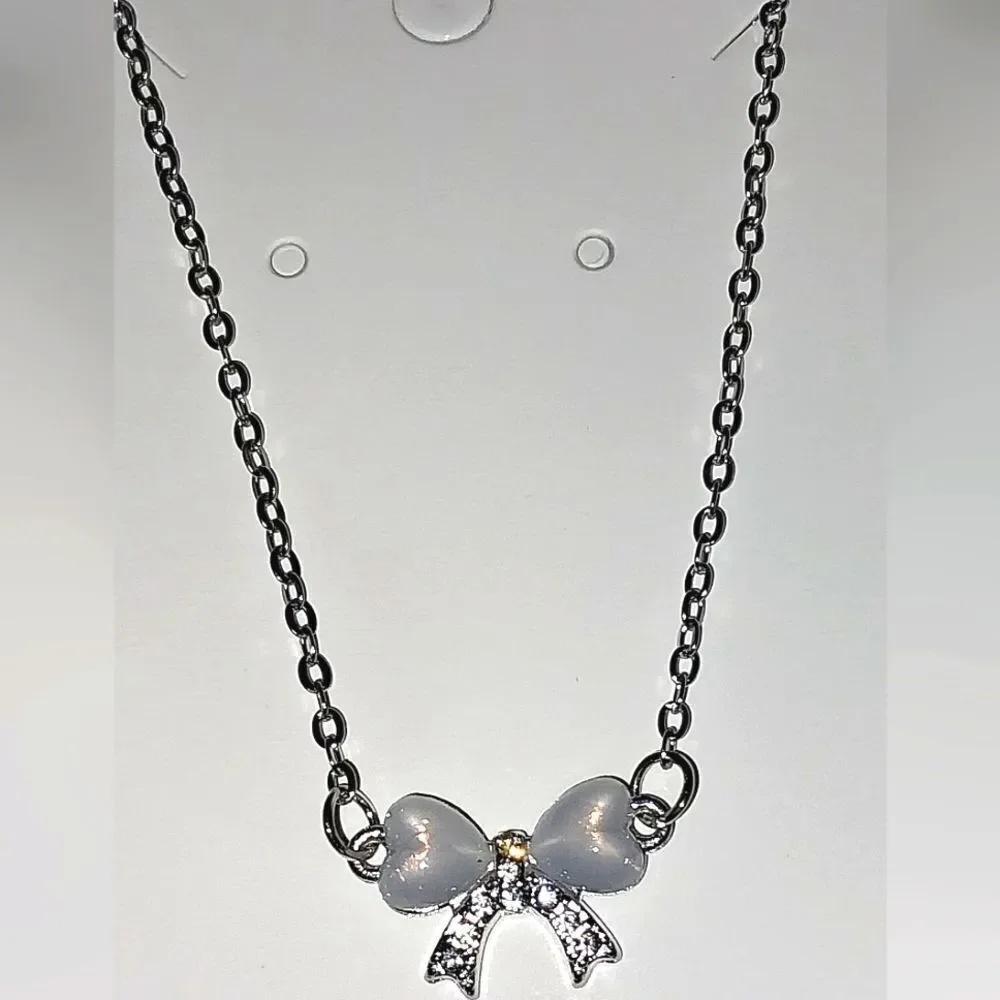 Elegant vintage pendant necklace for women and girls